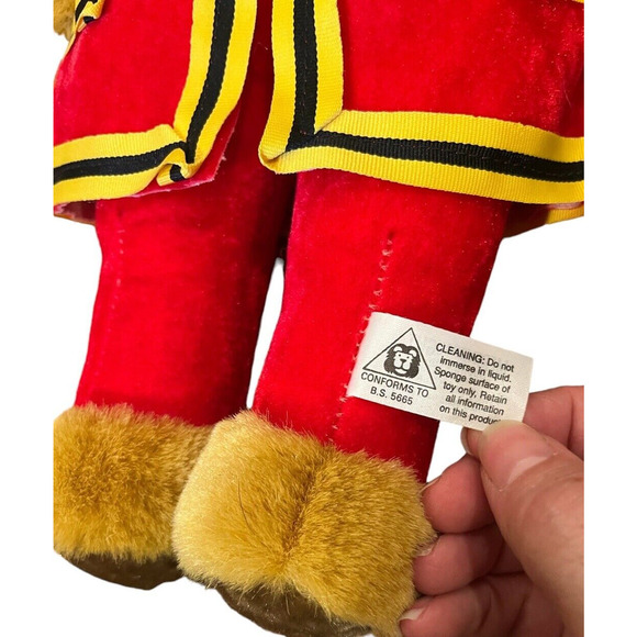 Merrythought England Plush Bear Harrods Beefeater Royal Guard NWT 1990 - Picture 6 of 7